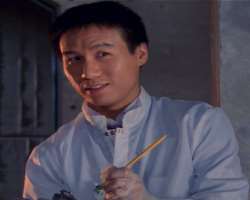 Very few of us know that the actor is a lefty.